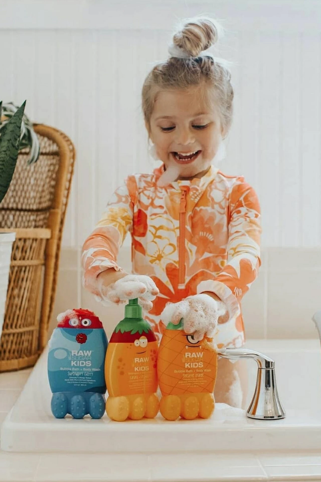 Kids' 2-in-1 Bubble Bath + Body Wash | Pineapple Orange | 12 Fl Oz 11 Kids' 2-in-1 Bubble Bath + Body Wash | Pineapple Orange | 12 Fl Oz - Image 9